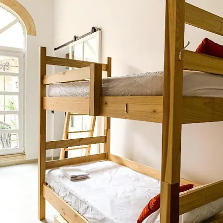 L'artist Casa Micallef Hostel