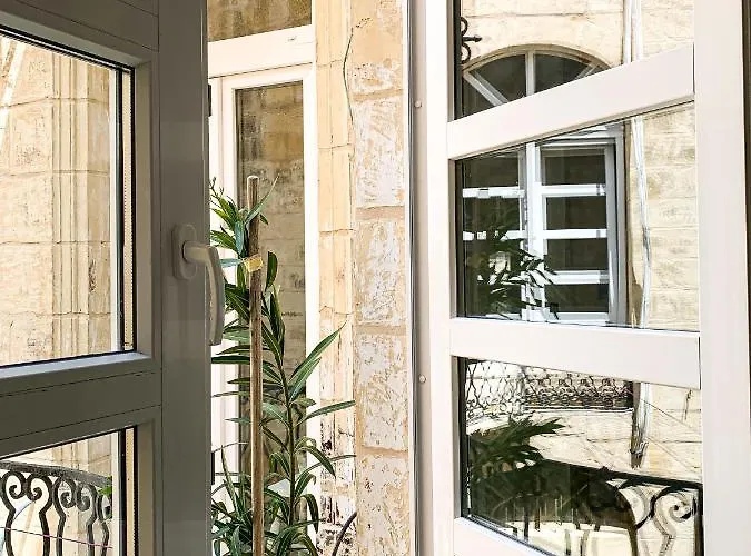 L'artist Casa Micallef Hostel